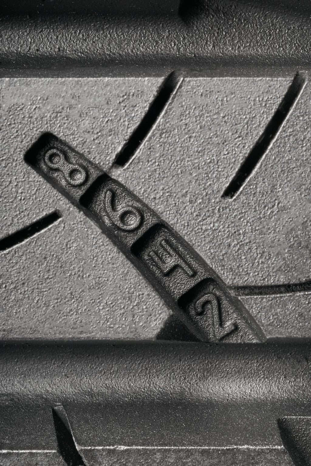 225/60R17 99H All-Season Tire Q407