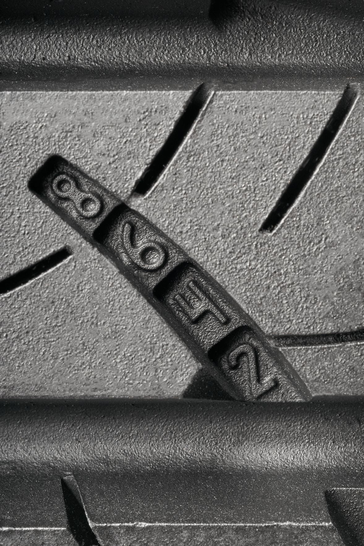 225/60R17 99H All-Season Tire Q407