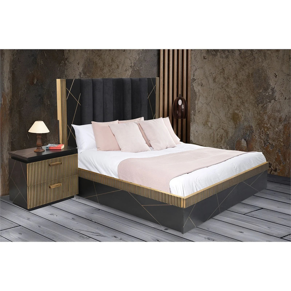 Queen Bed with Wood in Black/Gold M1354
