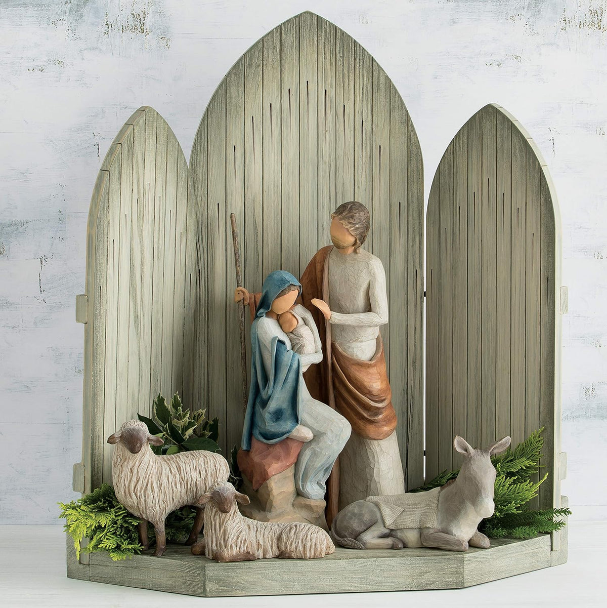 Sculpted hand-painted nativity figures N633