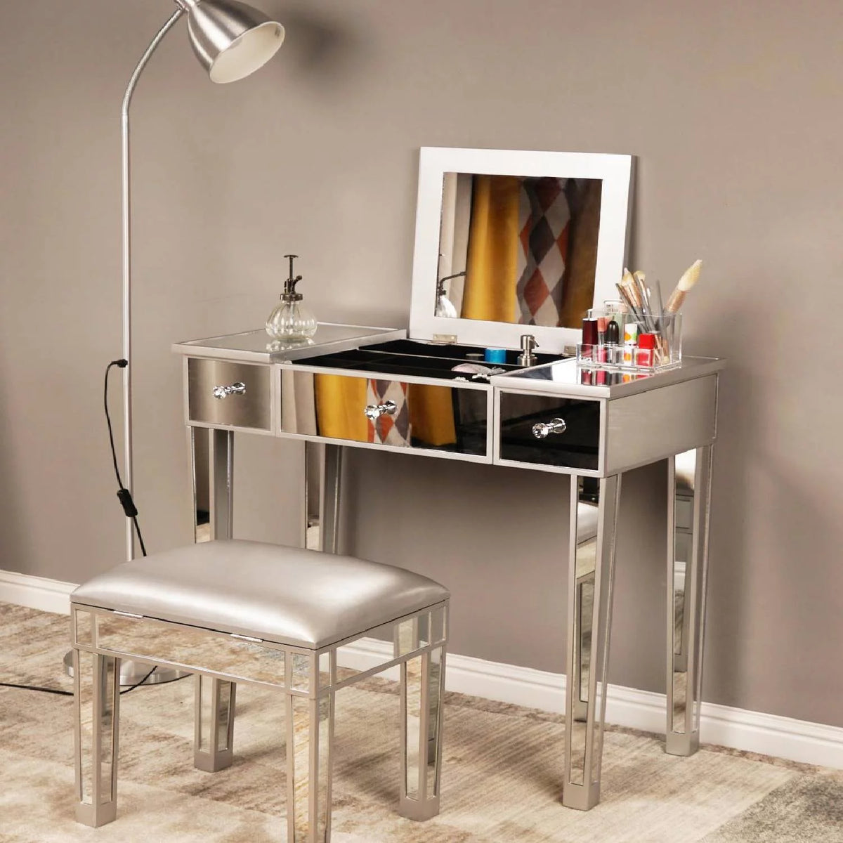 Wood Vanity Table with Flip-top Mirror 3 Drawers P1410