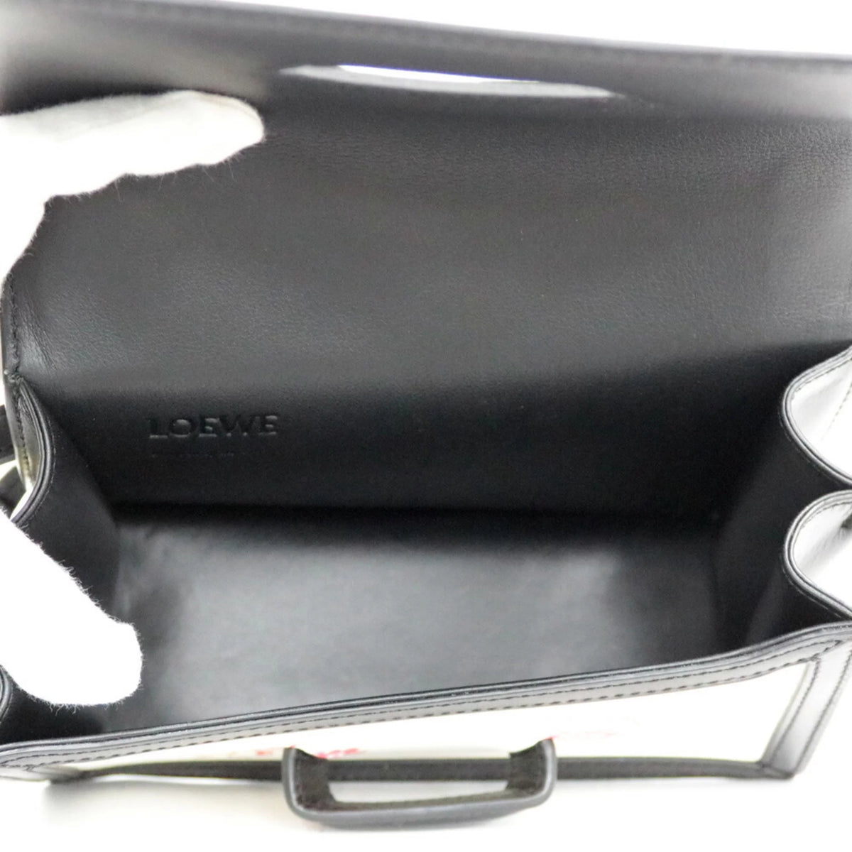 Pre-Owned White Flower Pattern Shoulder Bag K525