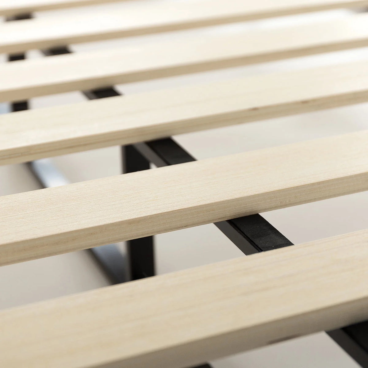 7.5 Metal Box Spring with Wood Slats, Twin M854